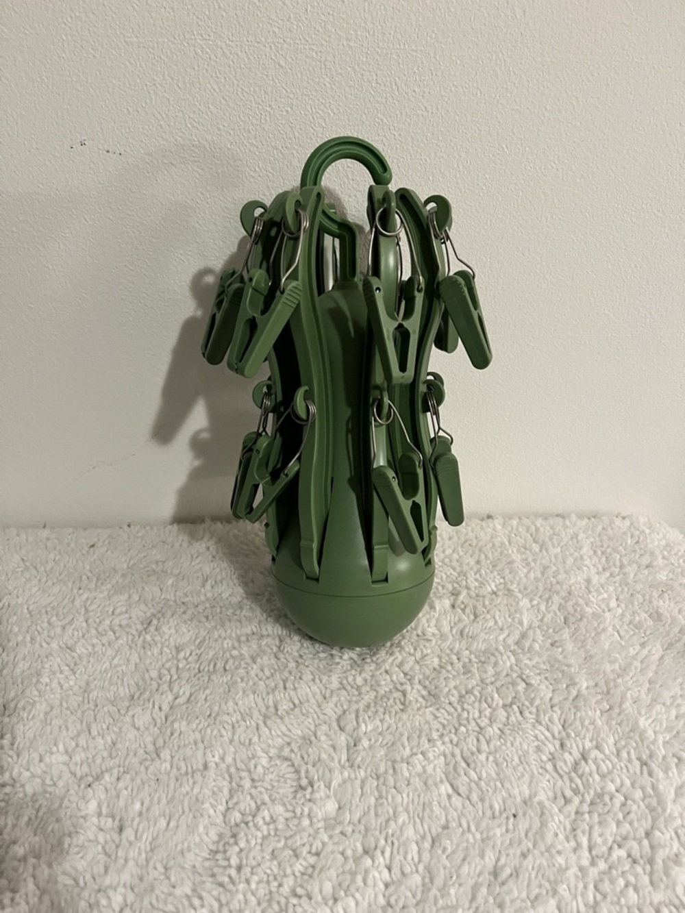 Pressa Olive Green Octopus Hanging Multi-Clip Drying Rack - Picture 4 of 6